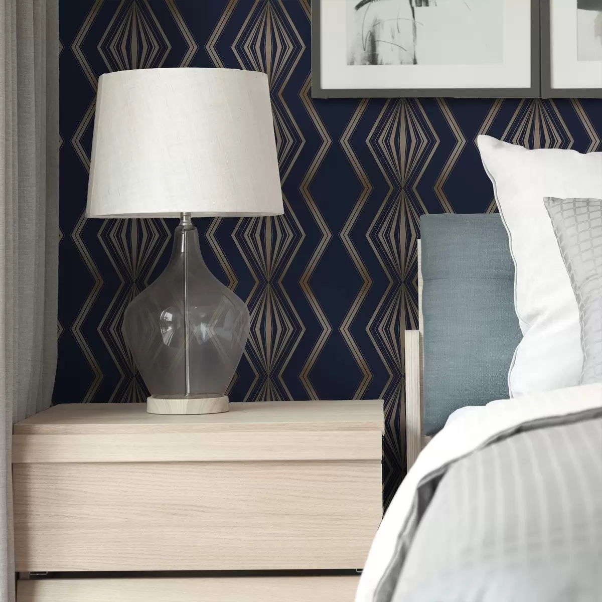 Tapeet Tume sinine taust geomeetriliste rombidega ja siksakidega a00974v2