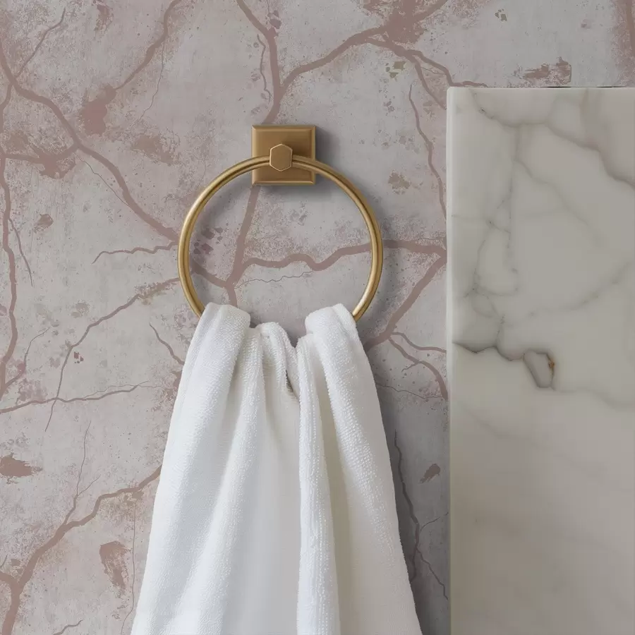 Fototapeedid Kerge betoon roosade pragude ja täppidega a00987