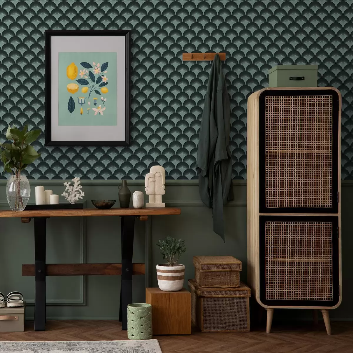 Tapeet Kontrastsed piparmündilehed peaaegu mustal taustal a00990