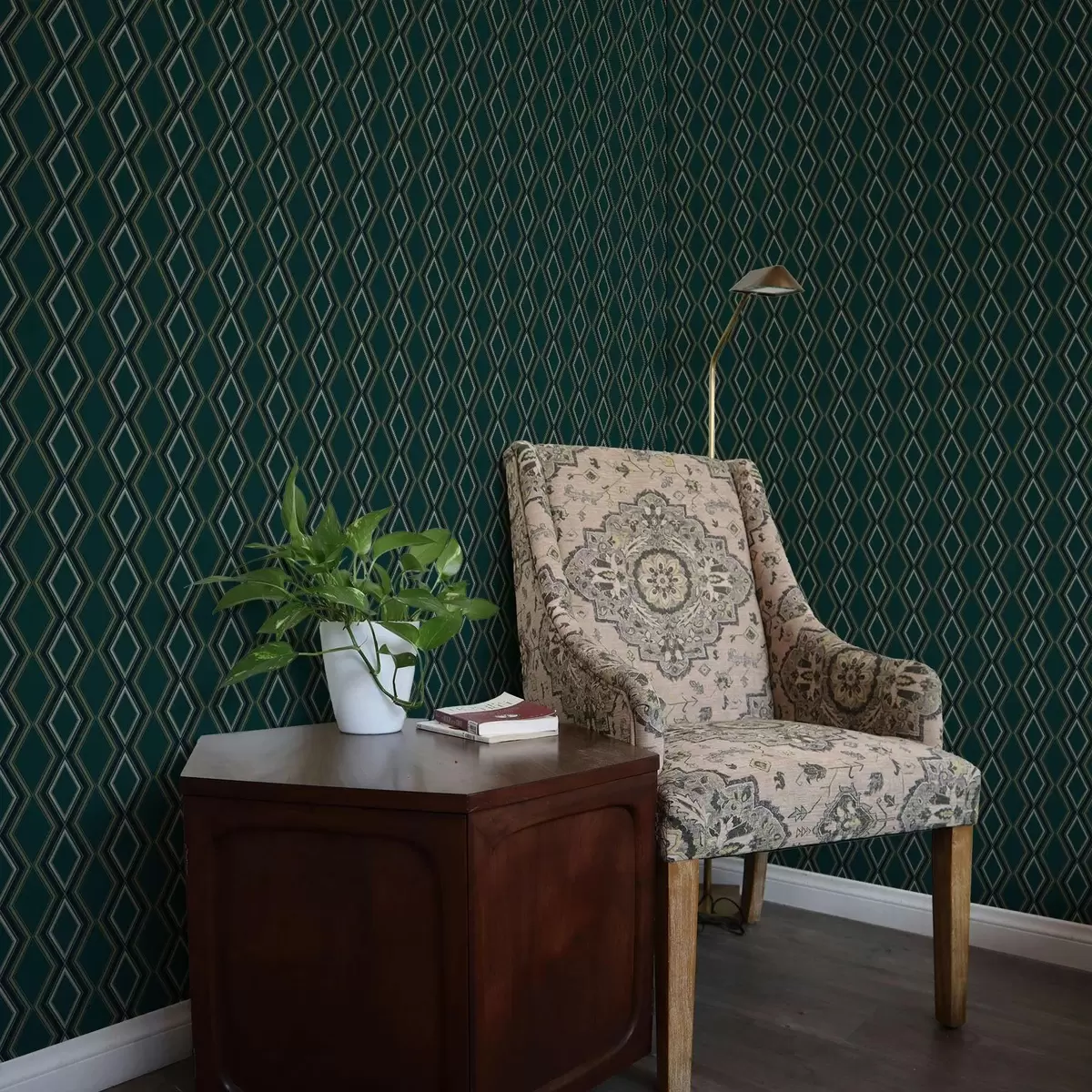 Tapeet Tume sinakasroheline taust vertikaalsete rombide ridadega a00976