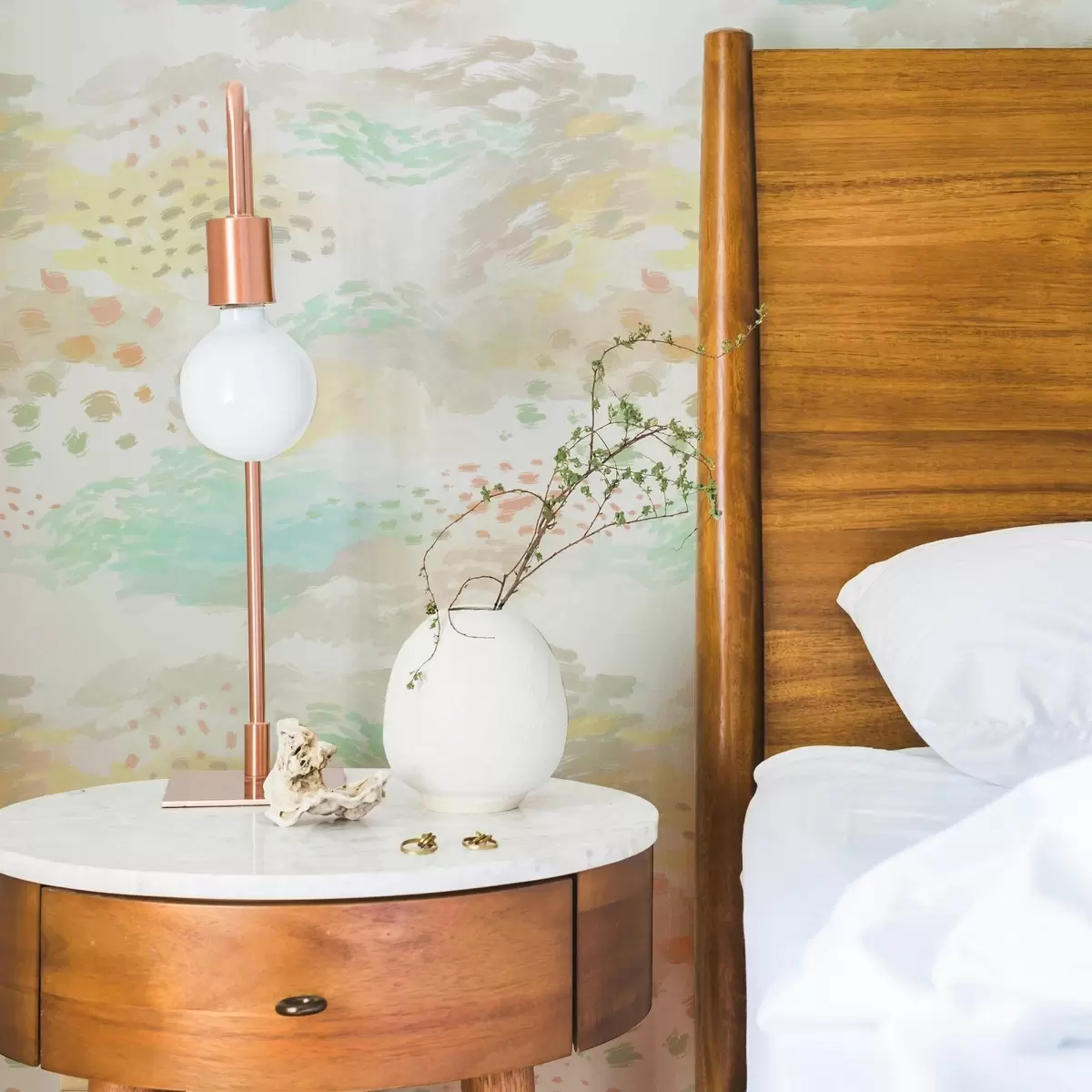 Tapeet Kerged pastellvärvi pintslitõmbed peaaegu valgel taustal a00999