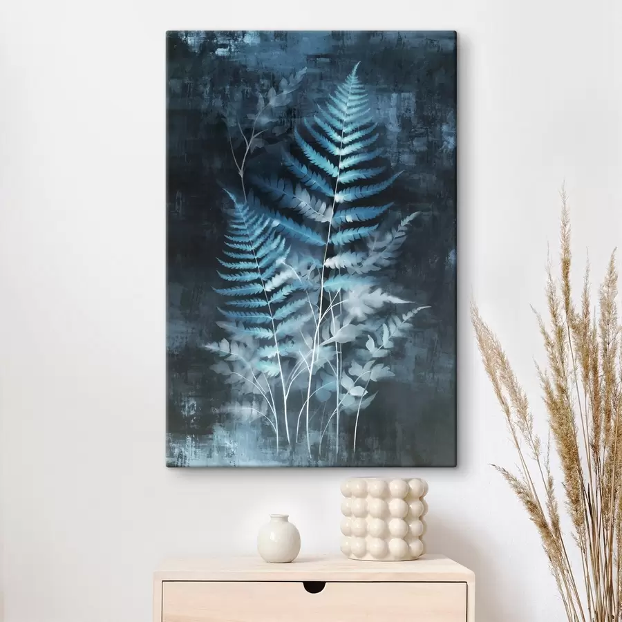 Pilt Sinised sõnajalad ja taimed tumedal, tekstuurse taustaga, rõhuasetusega keerulistel detailidel, röntgeniefekt s47026