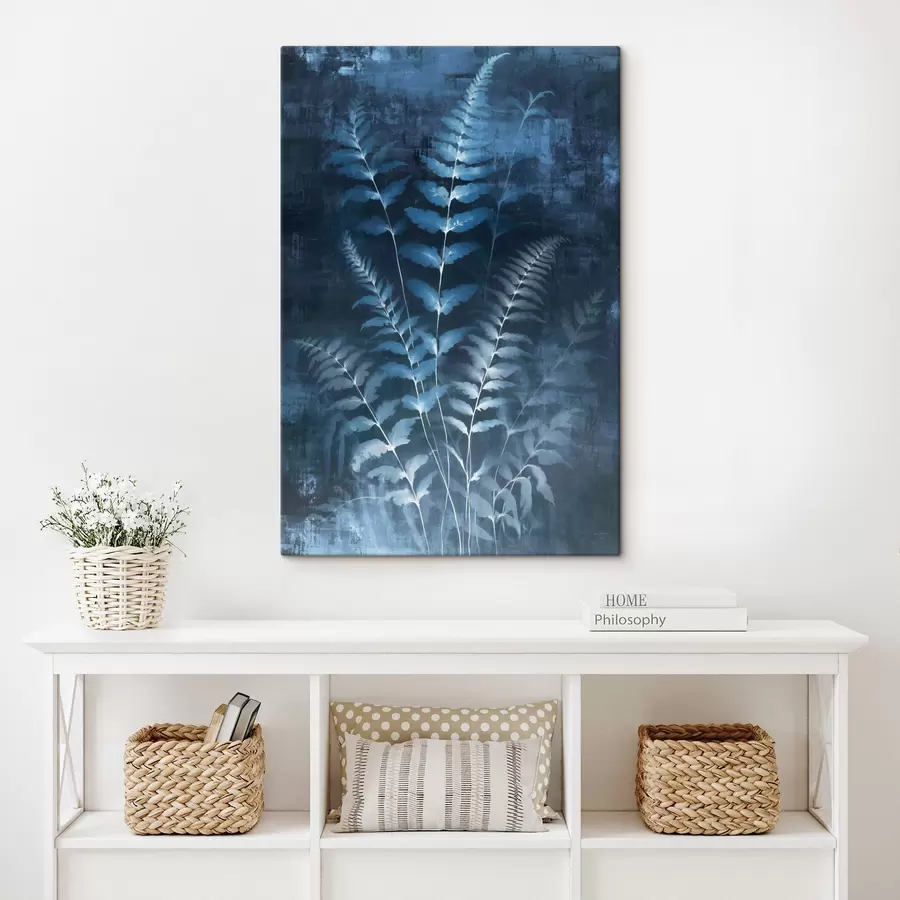 Pilt Sinised sõnajalad ja taimed tumedal, tekstuurse taustaga, rõhuasetusega keerulistel detailidel, röntgeniefekt s47027