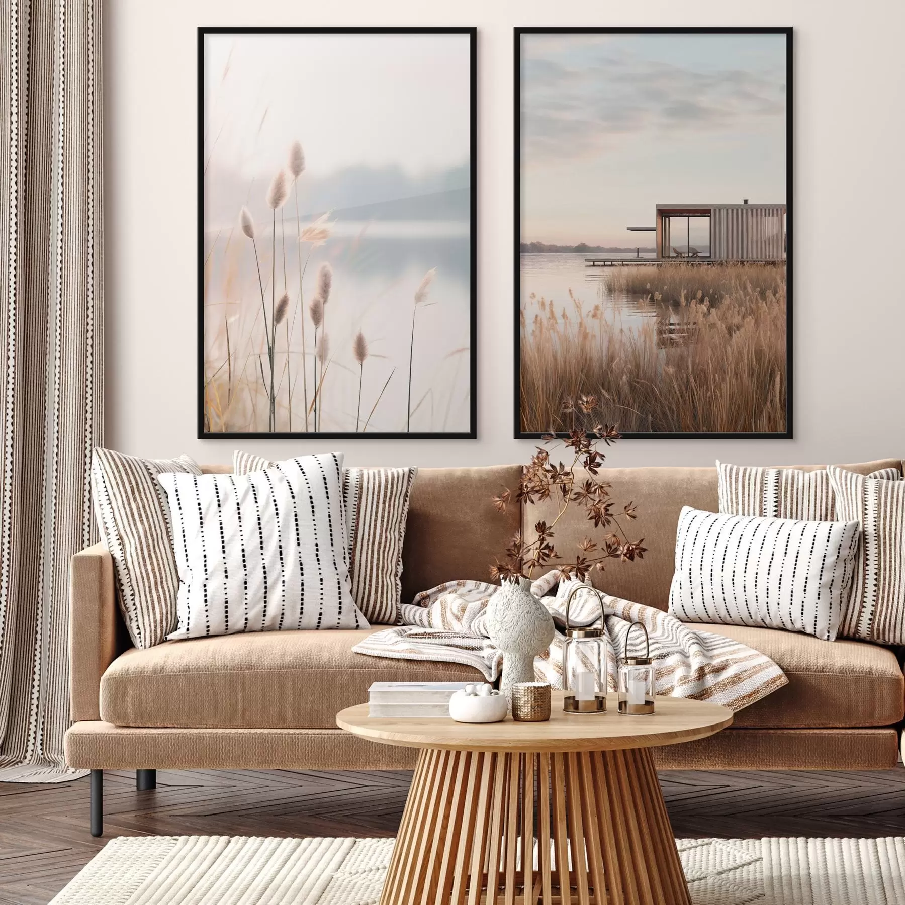 Fototapeedid Pehmed pilliroogud rahuliku järve ääres ja kaasaegne majake kaldal d00970