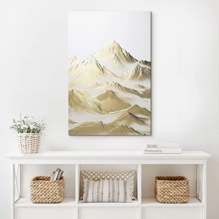 Pilt Kollane maastik, lumiste mäetippude ja sügavate orgudega heleda taeva all s47421