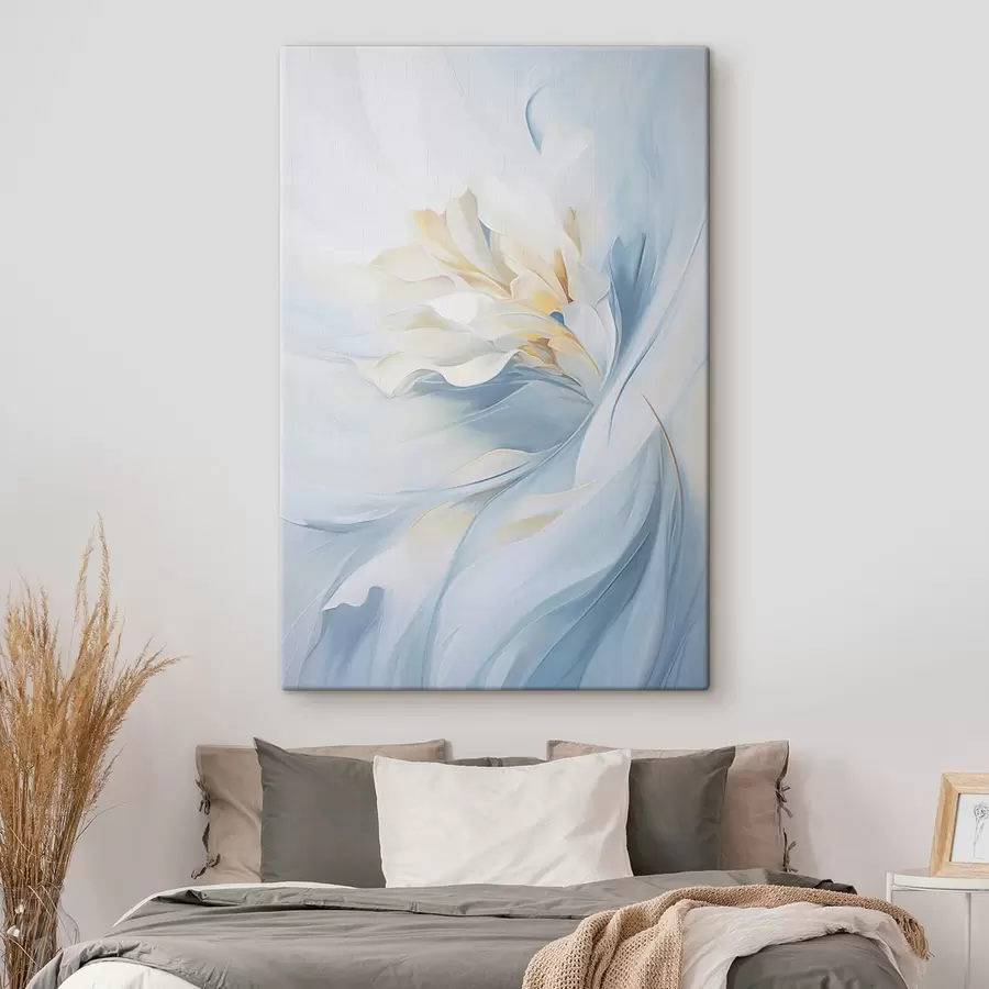 Pilt Abstraktsed õrnad, läbipaistvad kroonlehed keerlevad sissepoole pehme valguse ja maalilise tekstuuriga. s47436