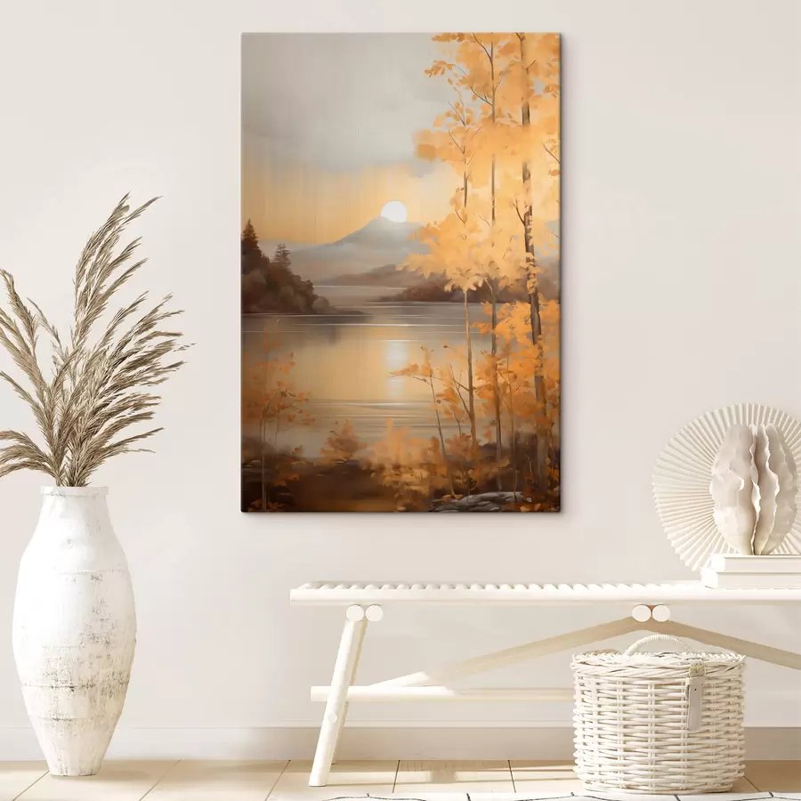 Pilt Sügisene tekstuuriga puud oranžide lehtedega raamivad rahulikku järve kauguses asuvate mägedega pilvise taeva all. s47440