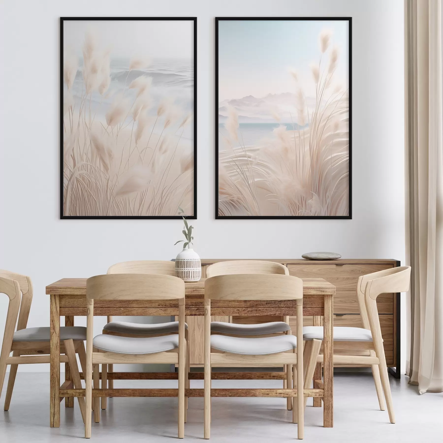 Fototapeedid Esiplaanil pikk, sulgkerge pampasrohi pehmetes beežides toonides, taustal liivane rand. d01242