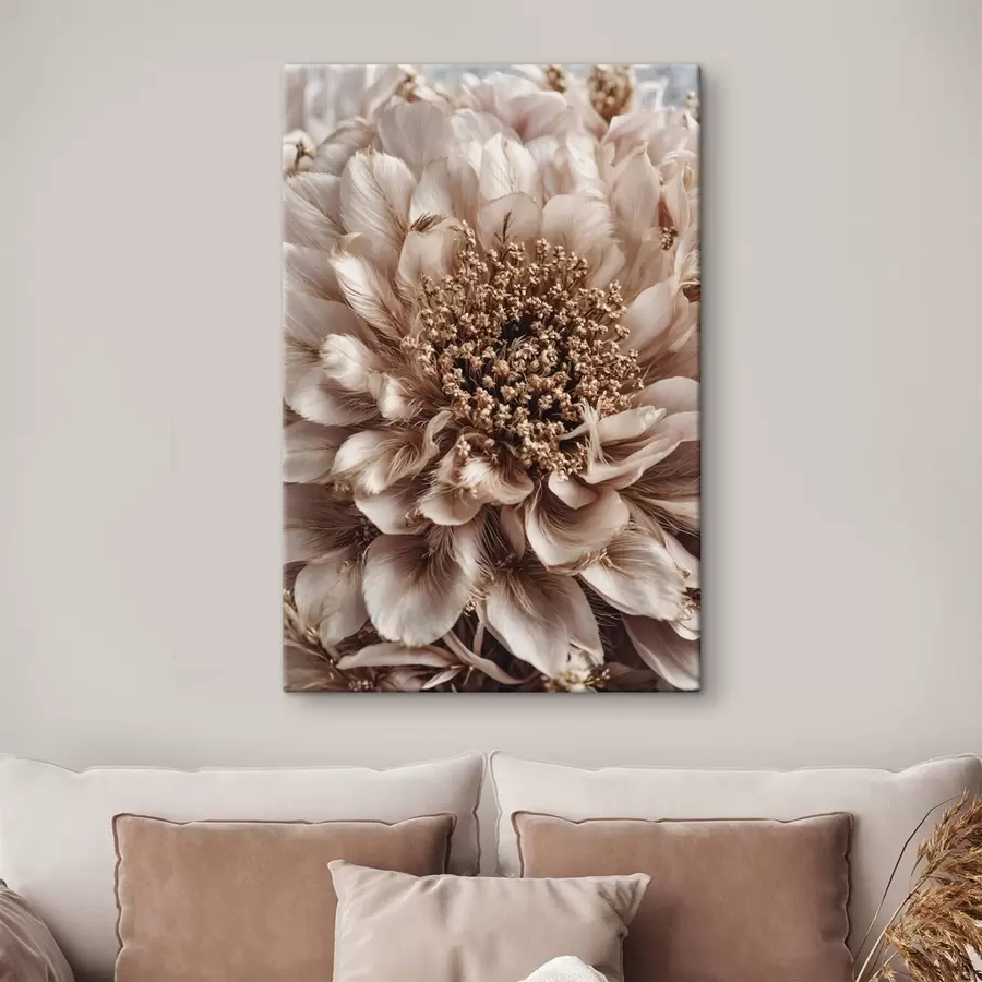 Pilt Lähedalt pildistatud kahvatu õis, millel on rikkaliku tekstuuriga kroonlehed s47769