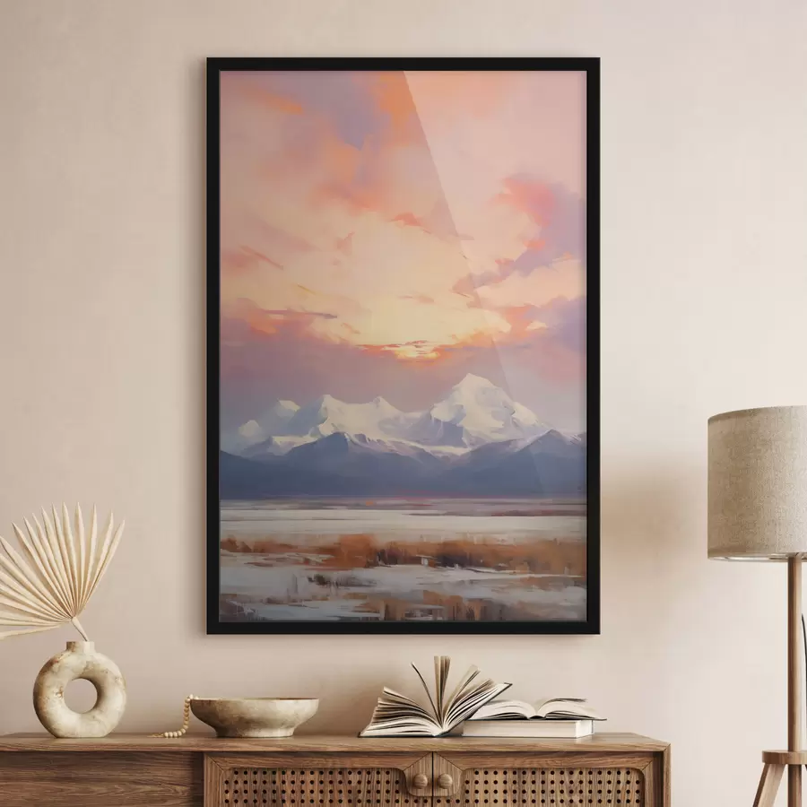 Fototapeedid Lumised mäetipud erksavärvilise oranži ja roosa taeva all, millel ujuvad pilved f48742