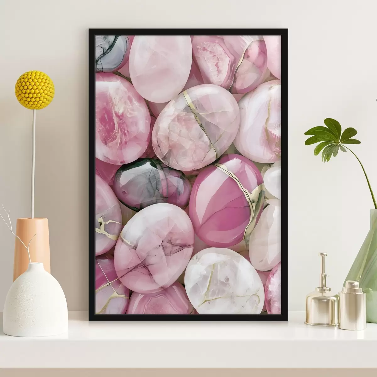Plakat Elegantne „flat lay“ kompositsioon, mis koosneb poleeritud vääriskividest erinevates roosakaspruunides toonides f49872