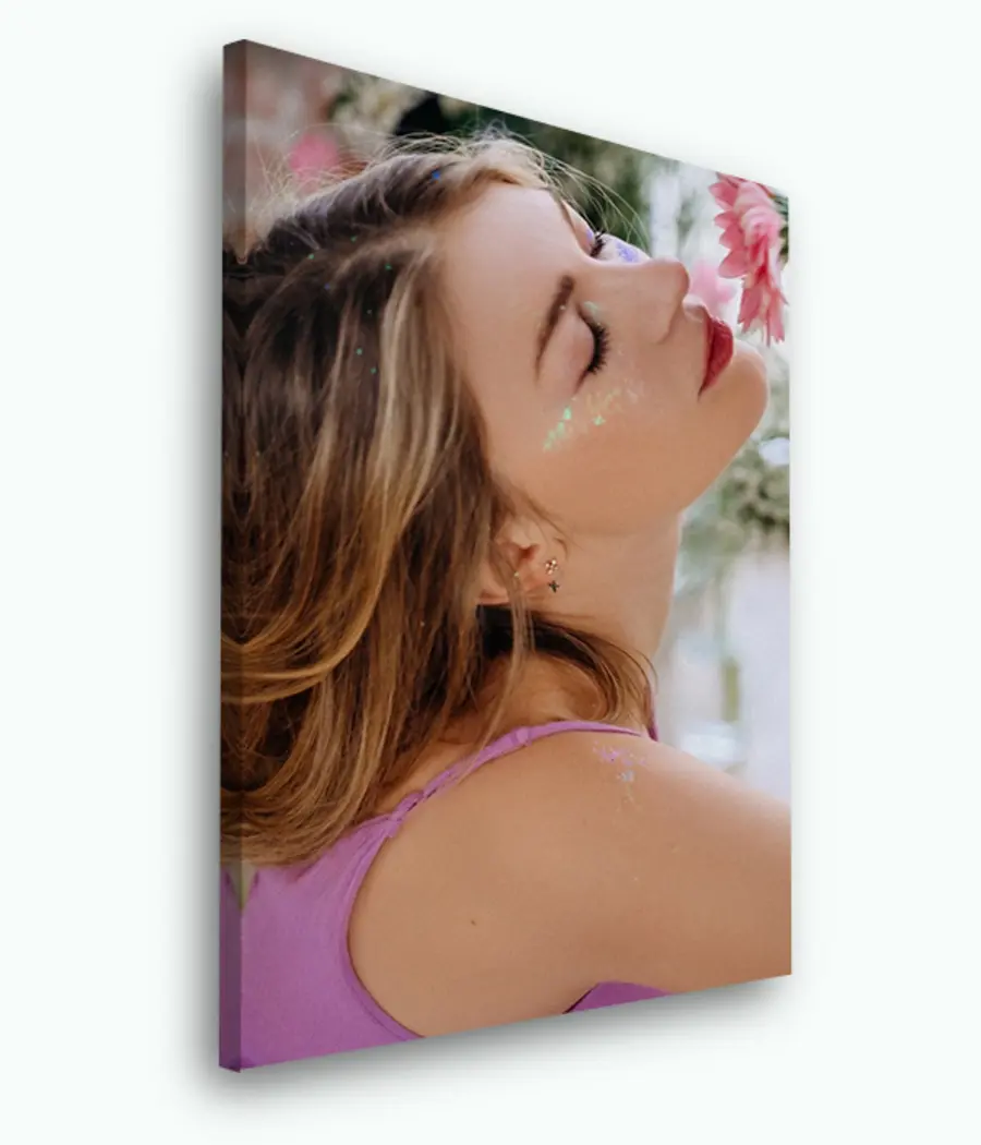 Pilt Juuksed, huuled ja taim s33409