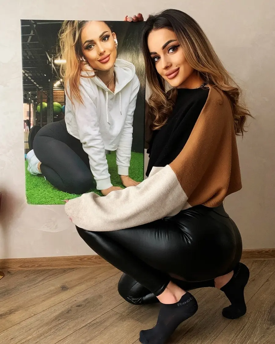 Pilt Kinga, jalg ja naeratus s34713