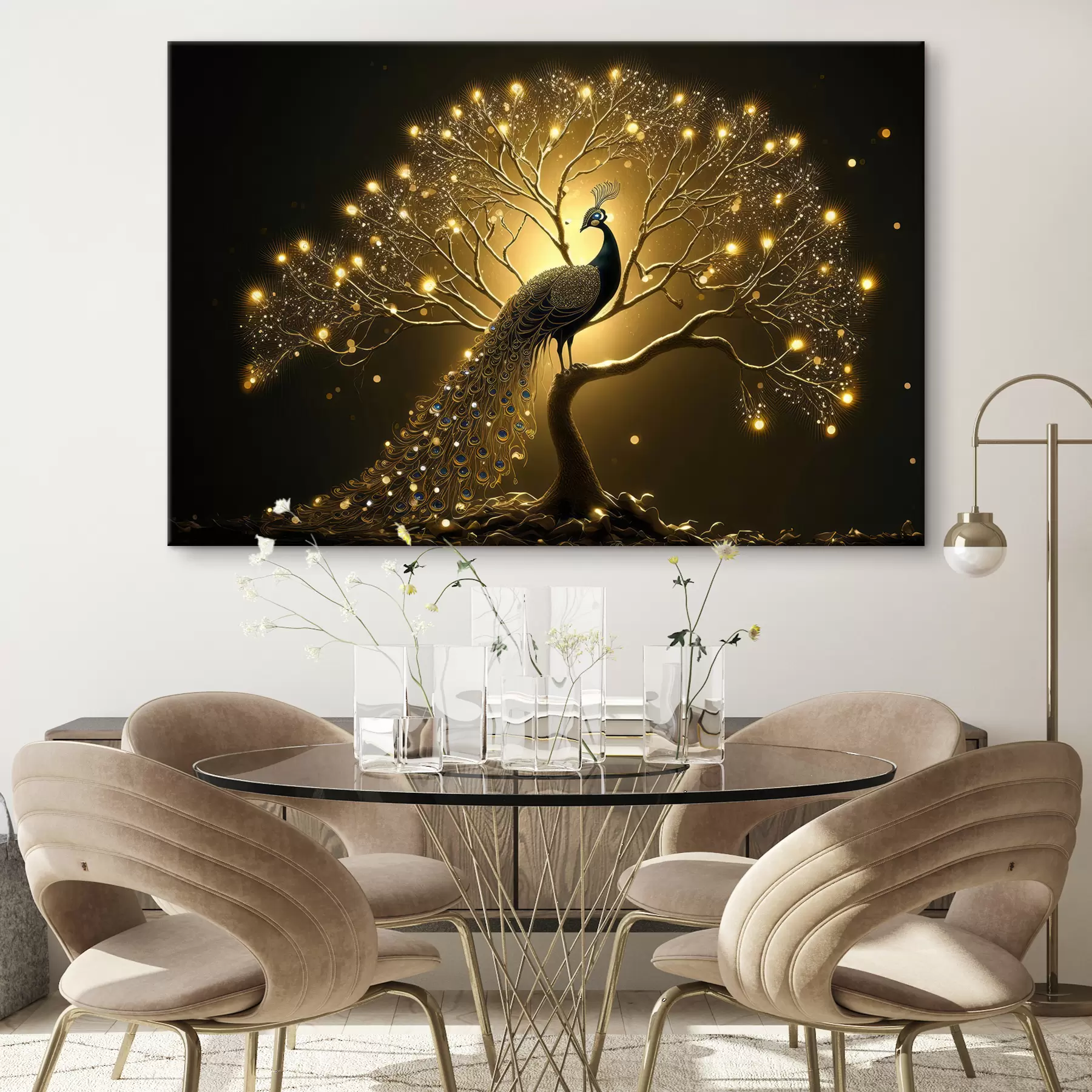 Pilt Kaunis kuldset värvi paabulind tumedal taustal s34876