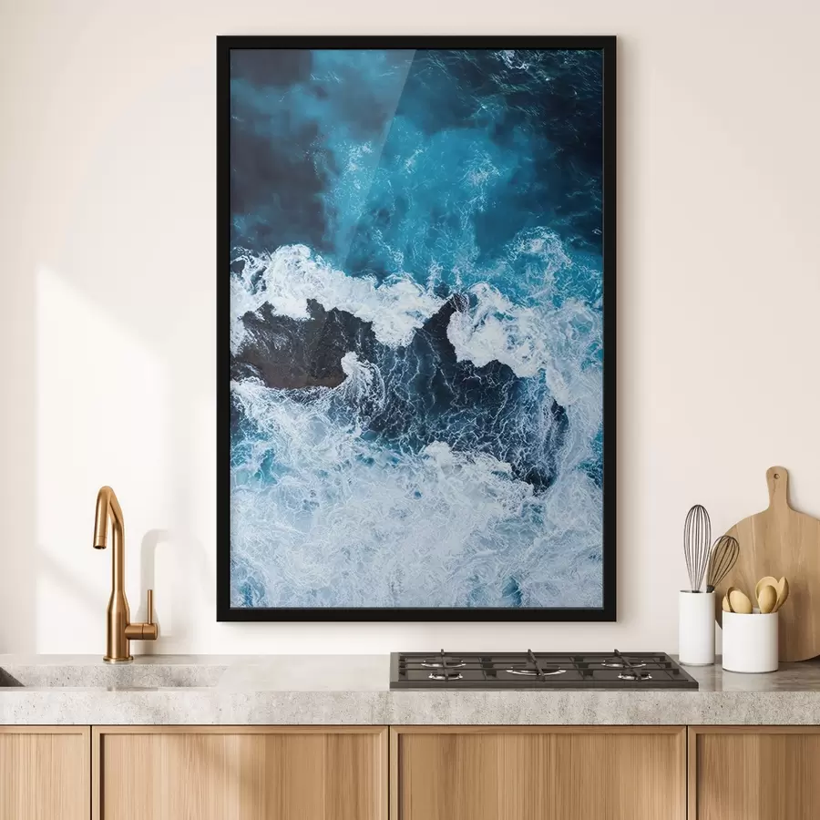 Fototapeedid Lained tantsivad kaljuste rannajoonte kohal f21429