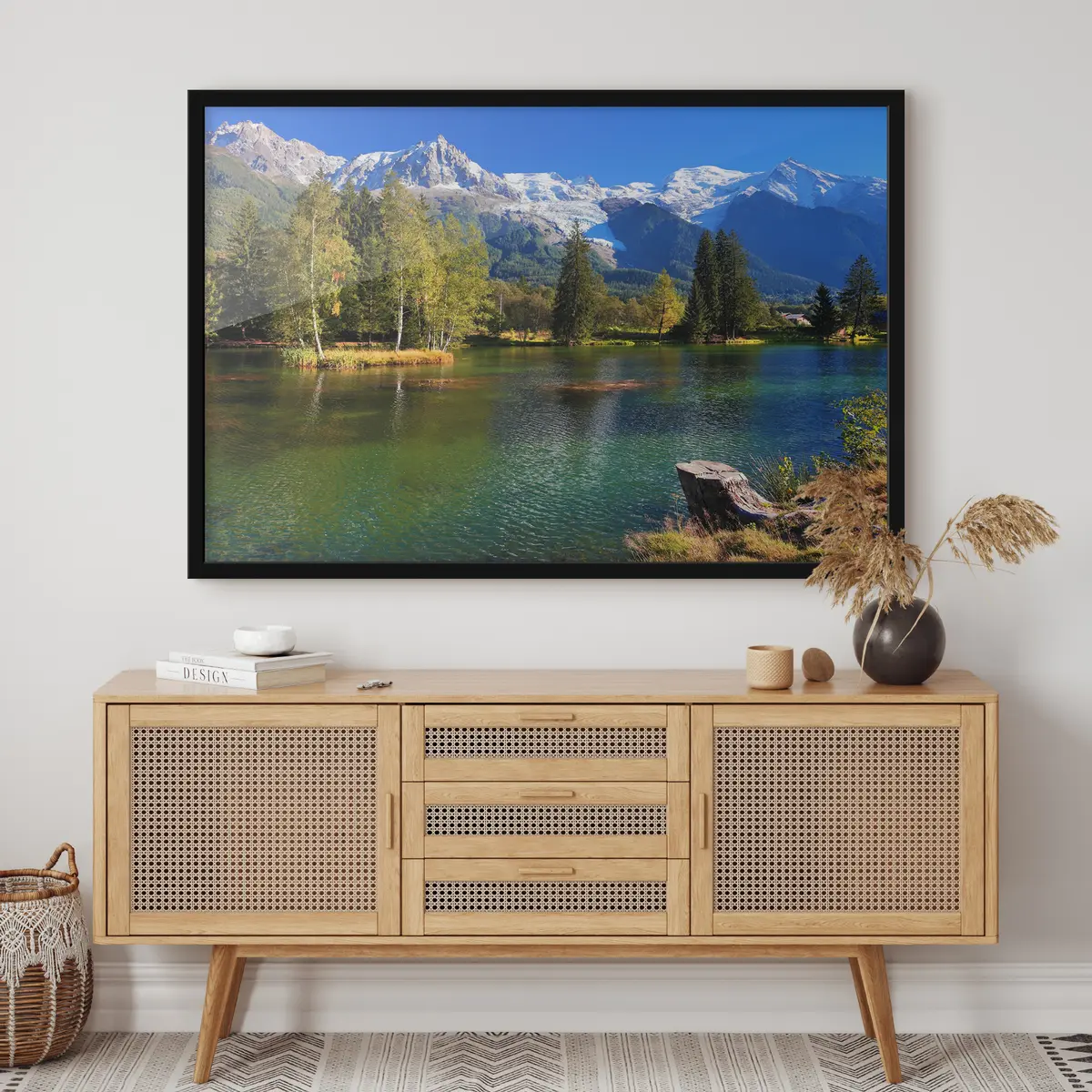 Plakat Rahulik järv, mida ümbritsevad majesteetlikud mäed f08443